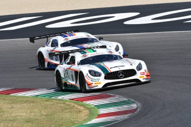 Mugello Circuit, Italya-19 Temmuz, 2019: Mercedes AMG GT3 of Antonelli Motorsport takımı Nicola baldan tarafından yönlendirilen, Mugello 'da muhbir Gran Turismo Sprint uygulaması sırasında.