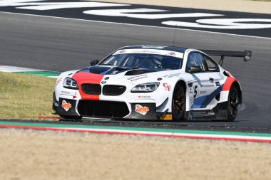 Mugello Circuit, Italya-19 Temmuz, 2019: BMW M6 GT3 of BMW Italia Team, Comandini Stefano ve Johansson Erik tarafından Mugello devresinde muhbir Gran Turismo Sprint uygulaması sırasında tahrik.