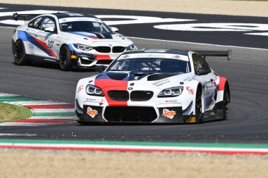 Mugello Circuit, Italya-19 Temmuz, 2019: BMW M6 GT3 of BMW Italia Team, Comandini Stefano ve Johansson Erik tarafından Mugello devresinde muhbir Gran Turismo Sprint uygulaması sırasında tahrik.