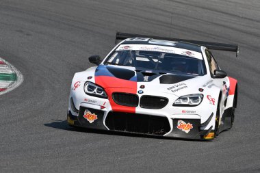 Mugello Circuit, Italya-19 Temmuz, 2019: BMW M6 GT3 of BMW Italia Team, Comandini Stefano ve Johansson Erik tarafından Mugello devresinde muhbir Gran Turismo Sprint uygulaması sırasında tahrik.