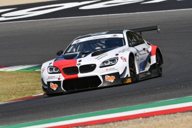 Mugello Circuit, Italya-19 Temmuz, 2019: BMW M6 GT3 of BMW Italia Team, Comandini Stefano ve Johansson Erik tarafından Mugello devresinde muhbir Gran Turismo Sprint uygulaması sırasında tahrik.
