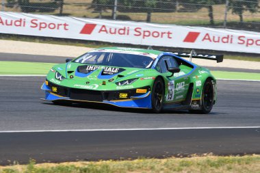Mugello Circuit, Italya-19 Temmuz, 2019: Lamborghini Huracan GT3 EVO Scuderia Imperiale yarışı Perolini Pietro ve Gersekowski ben tarafından yürütülen muhbir Gran Turismo Sprint uygulaması sırasında Mugello Circuit.