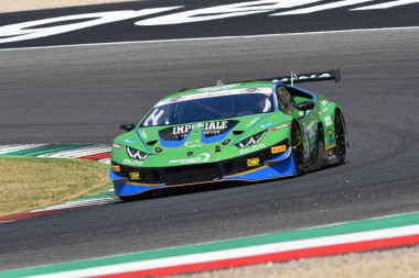 Mugello Circuit, Italya-19 Temmuz, 2019: Lamborghini Huracan GT3 EVO Scuderia Imperiale yarışı Perolini Pietro ve Gersekowski ben tarafından yürütülen muhbir Gran Turismo Sprint uygulaması sırasında Mugello Circuit.