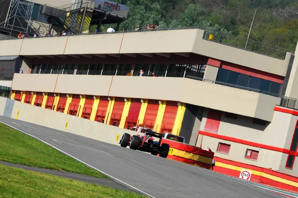 Mugello イタリア2012年5月 Marusia F1チームのチャールズ ピックがイタリアのムジェロ サーキットでF1チームのテストデーを開催 — ストック写真