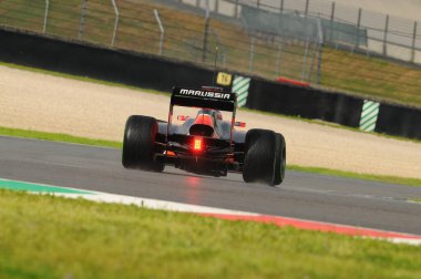 MUGELLO, İtalya Mayıs 2012: Marussia F1 takımından Charles Pic İtalya 'daki Mugello Pisti' nde Formula 1 Takım Günleri 'nde yarışıyor.