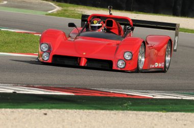 MUGELLO, IT, Kasım 2013, Mugello Pisti Finali sırasında Ferrari 333SP ile bilinmeyen koşu, İtalya 'nın Mugello şehrinde Mondiali Ferrari 2013 sırasında.