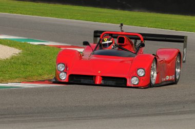 MUGELLO, IT, Kasım 2013, Mugello Pisti Finali sırasında Ferrari 333SP ile bilinmeyen koşu, İtalya 'nın Mugello şehrinde Mondiali Ferrari 2013 sırasında.