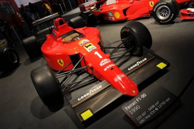 MUGELLO, IT, Kasım 2013: Ferrari F1641 / 2 (F190) ex Alain Prost Finali Mondiali Ferrari 2013 sırasında İtalya 'daki Mugello Pisti' nde sergilenmektedir.