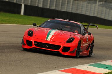 MUGELLO, ITALY - NOVEMBER, 2013: Bilinmeyen Ferrari 599XX EVO 'yu Finali Mondiali Ferrari' nin XX Programları sırasında kullanıyor - Ferrari Mugello Pisti 'nde Yarış Günleri.
