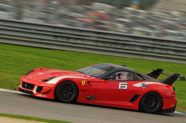 MUGELLO, ITALY - NOVEMBER, 2013: Bilinmeyen Ferrari 599XX EVO 'yu Finali Mondiali Ferrari' nin XX Programları sırasında kullanıyor - Ferrari Mugello Pisti 'nde Yarış Günleri.