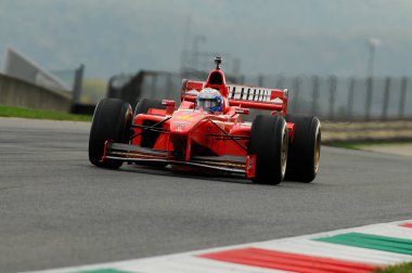 MUGELLO, IT, Kasım 2013: Finali Mondiali Ferrari 2013 sırasında Ferrari F1 ile İtalya 'daki mugello pistine bilinmeyen koşu