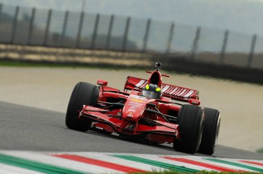 MUGELLO, IT, Kasım 2013: Finali Mondiali Ferrari 2013 sırasında Ferrari F1 F2007 ex Kimi Raikkonen ile İtalya 'daki mugello pistine bilinmeyen koşu.