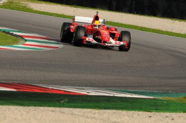 MUGELLO, IT, Kasım 2013: Finali Mondiali Ferrari 2013 sırasında Ferrari F1 ile İtalya 'daki mugello pistine bilinmeyen koşu