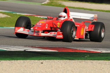 MUGELLO, IT, Kasım 2013: Finali Mondiali Ferrari 2013 sırasında Ferrari F1 ile İtalya 'daki mugello pistine bilinmeyen koşu