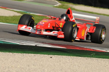 MUGELLO, IT, Kasım 2013: Finali Mondiali Ferrari 2013 sırasında Ferrari F1 ile İtalya 'daki mugello pistine bilinmeyen koşu