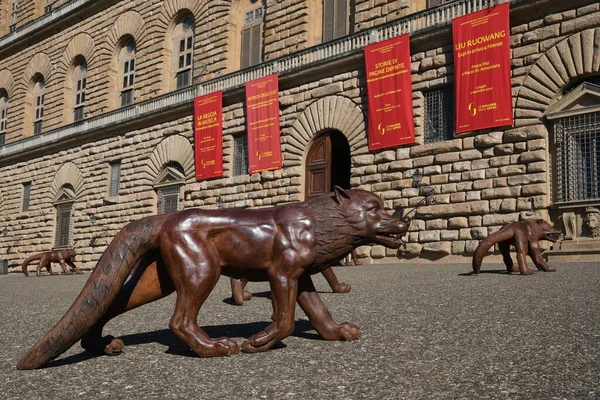 Florence Italy 2020 Wolves Liu Ruowang Artwork Displayed Pitti Square — стоковое фото