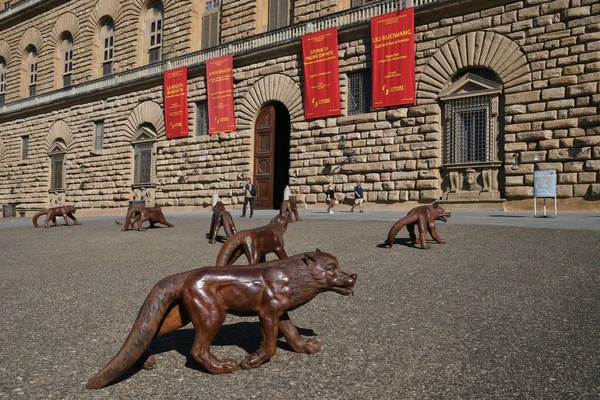 Florence Italy 2020 Wolves Liu Ruowang Artwork Displayed Pitti Square — Stock Photo, Image