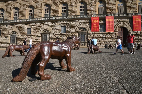 Florence Italy 2020 Wolves Liu Ruowang Artwork Displayed Pitti Square — стоковое фото