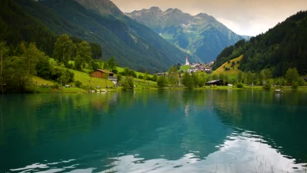 Bela Vista Lago Lappago Com Aldeia Alpina Fundo Sul Tirol — Vídeo de Stock