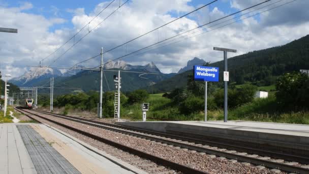 Monguelfo Juillet 2019 Arrivée Train Alpin San Candido Brunico Dans — Video