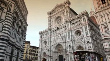 Çiçekli Aziz Mary Katedrali (Cattedrale di Santa Maria del Fiore). İtalya, Floransa Katedrali. 4K UHD Video.