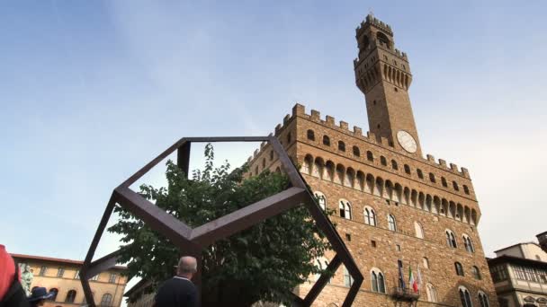 Florence September 2019 Toeristen Observeren Dodecaëder Moerbei Symbolen Van Tentoonstelling — Stockvideo