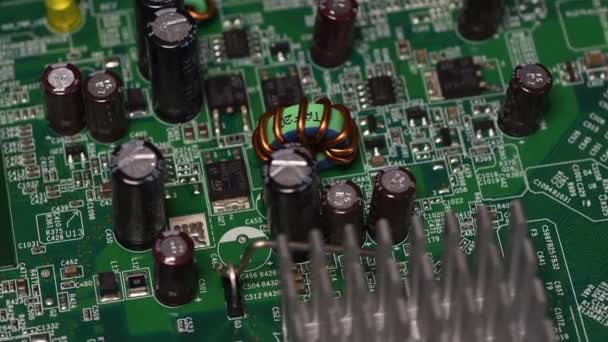 Detail Van Aluminium Koellichaam Elektronische Componenten Moederbord Uhd Video — Stockvideo