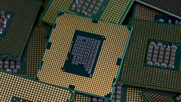 Fermer Sur Beaucoup Vieux Processeur Chip Ordinateur Sur Rotation Concentration — Video