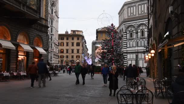 Florencja Grudzień 2019 Turyści Idą Zakupy Piazza Del Duomo Florencji — Wideo stockowe