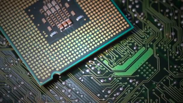 Penutup Cpu Chip Processor Atas Papan Sirkuit Elektronik Yang Dicetak — Stok Video