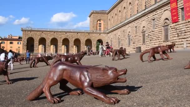 Florence Italië 2020 Wolven Van Liu Ruowang Kunstwerk Tentoongesteld Het — Stockvideo