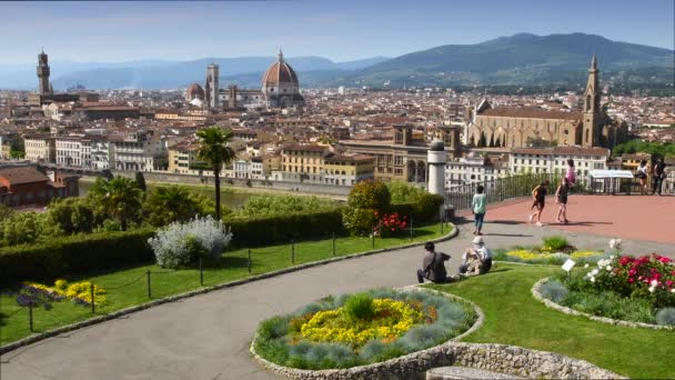 Florencja Maj 2020 Turyści Zamknięciu Coronavirus Chronione Przez Maski Tarasie — Wideo stockowe