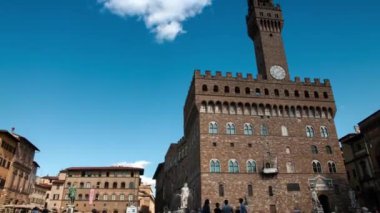 İtalya, Floransa 'daki Palazzo Vecchio veya Palazzo della Signoria' nın Timelapse 'ı. yakınlaştırma kamera hareketi.