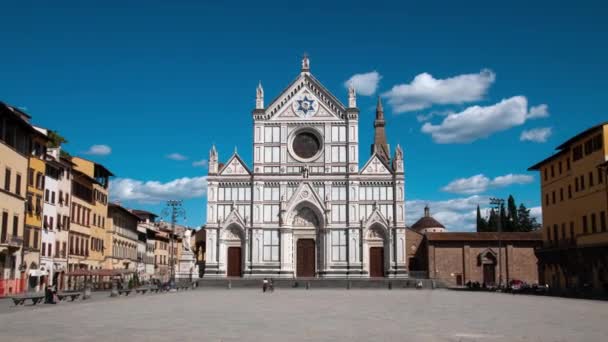 Turister Piazza Santa Croce Florens Med Den Berömda Basilikan Bakgrunden — Stockvideo