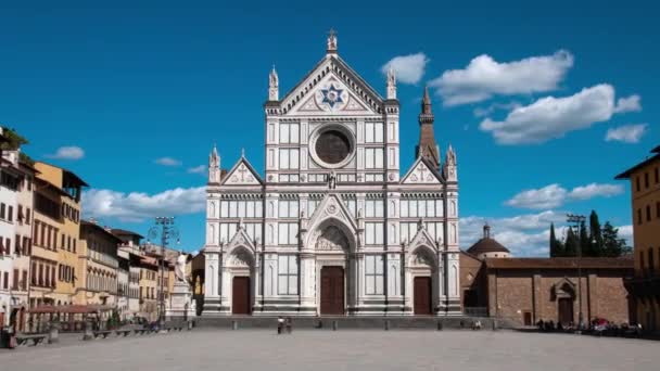 Turister Piazza Santa Croce Florens Med Den Berömda Basilikan Bakgrunden — Stockvideo
