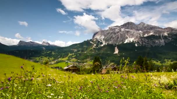 Prachtig Panoramisch Uitzicht Cortina Ampezzo Vallei Met Tofane Groep Achtergrond — Stockvideo