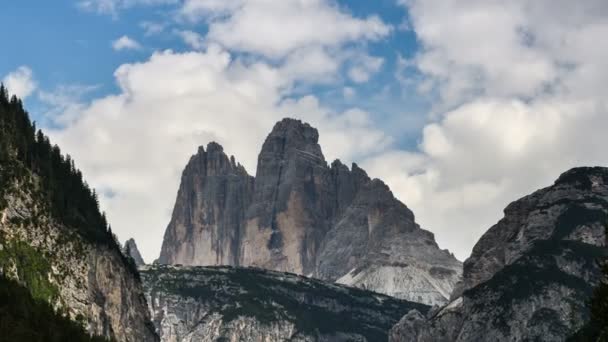 Nubes Movimiento Sobre Grupo Montañoso Tre Cime Lavaredo Drei Zinnen — Vídeos de Stock