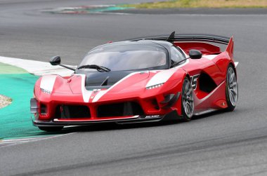 Scarperia, Mugello - 28 Ağustos 2020: Ferrari FXX-K EVO İtalya 'daki Ferrari Yarış Günleri sırasında Mugello Pisti' nde görev yapıyor.
