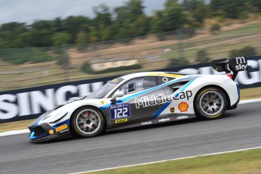 Scarperia, Mugello - 28 Ağustos 2020: Miroslav Viboh, Ferrari 488 Challenge Evo ile İtalya 'daki Ferrari Yarış Günleri sırasında Mugello Pisti' nde antrenman yapıyor..