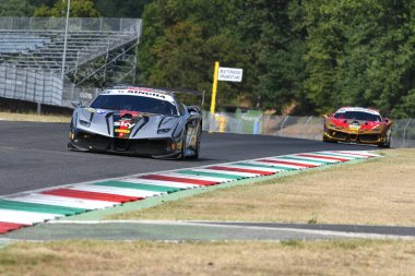 Scarperia, Mugello - 28 Ağustos 2020: Hanno Laskowski Ferrari 488 Challenge Evo ile İtalya 'daki Ferrari Yarış Günleri sırasında Mugello Pisti' nde antrenman yapıyor..