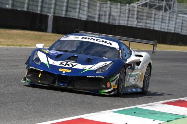 Scarperia, Mugello 28 Ağustos 2020: Nicol Rosi, Ferrari 488 Challenge Evo ile İtalya 'daki Ferrari Yarış Günleri sırasında Mugello Pisti' nde antrenman yapıyor..