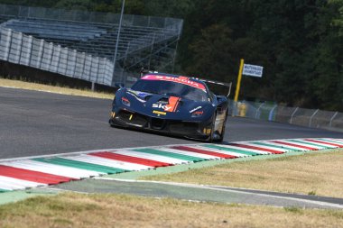 Scarperia, Mugello - 28 Ağustos 2020: Fabienne Wohlwend, Ferrari 488 Challenge Evo ile İtalya 'daki Ferrari Yarış Günleri sırasında Mugello Pisti' nde antrenman yapıyor..
