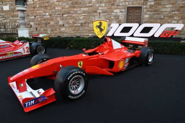 Floransa, Eylül 2020: Ferrari F399 F1 Tuscany 'deki 1. Formula 1 GP vesilesiyle Floransa' daki Piazza della Signoria 'daki Ferrari 1000 GP Show' da sergilenmektedir. İtalya.