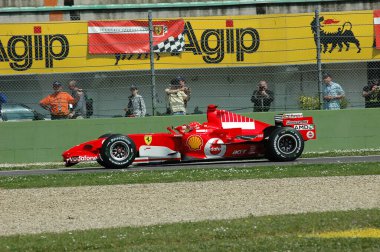 Imola, İtalya - 23 Nisan 2006: F1 Dünya Şampiyonası. San Marino Grand Prix, Michael Schumacher Ferrari 248 F1 tatbikatında.
