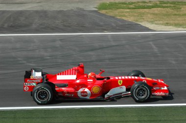 Imola, İtalya - 23 Nisan 2006: F1 Dünya Şampiyonası. San Marino Grand Prix, Michael Schumacher Ferrari 248 F1 tatbikatında.