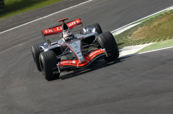 意大利伊莫拉 2006年4月23日 F1世界锦标赛 圣马力诺大奖赛 Kimi Raikkonen在练习麦拉伦Mp4 — 图库照片