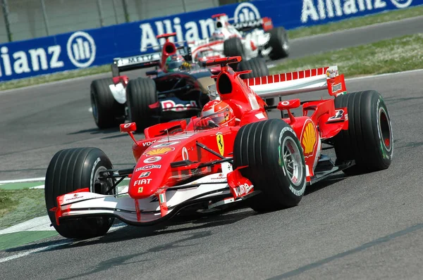 意大利伊莫拉 2006年4月23日 F1世界锦标赛 圣马力诺大奖赛 Michael Schumacher在练习法拉利248 F1时的表现 — 图库照片