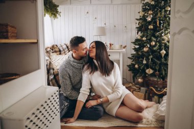 Karavanda aşık bir çift