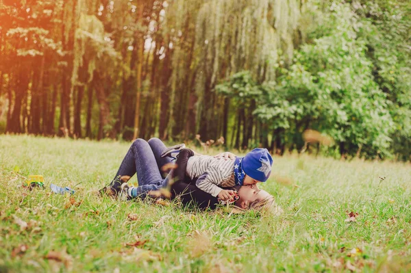 Maman et son fils — Photo