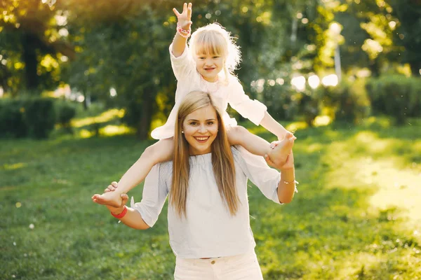 Mère avec fille — Photo